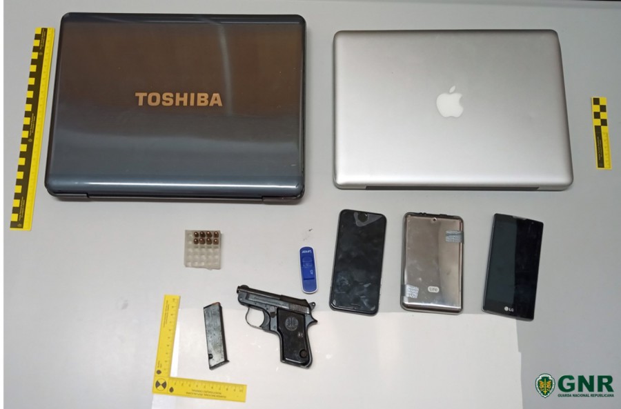 Moita - Em processo de violência doméstica GNR deteve um homem de 36 anos por posse ilegal de arma de fogo