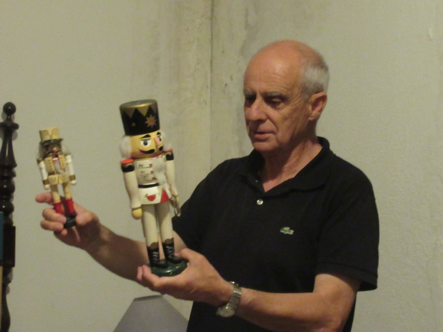 Barreiro/ Montijo/ Palmela - Helder Martins Coleccionador de Brinquedos Recebe em França Prémio «Juer la Culture dans le monde» . Reconhecimento mundial