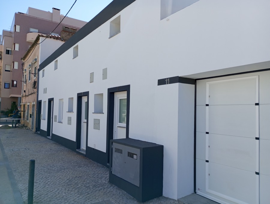 A CRISE DA HABITAÇÃO Por António Neves Barreiro