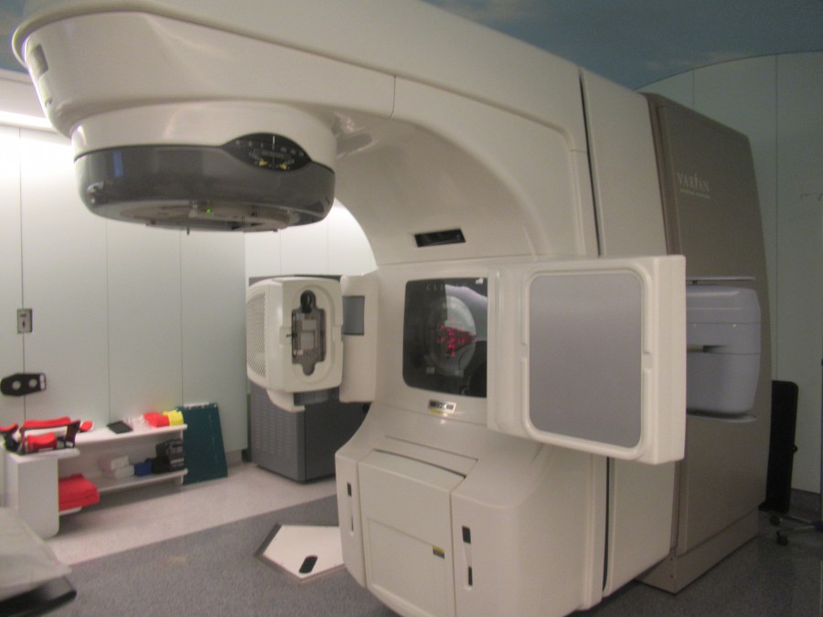 Barreiro – Jamila Madeira visitou «Bunker» do novo Acelerador Linear Serviço de Radioterapia do Hospital do Barreiro serve 1 milhão de pessoas