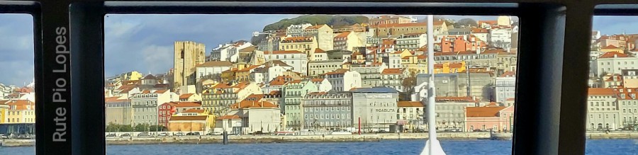 A embarcação soltou-se do cais com gemidos e o som inconfundível das turbinas Por Rute Pio Lopes Barreiro