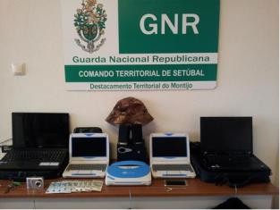MONTIJO – ASSALTOS A ESCOLAS GNR deteve cinco suspeitos e obteve a recuperação de material