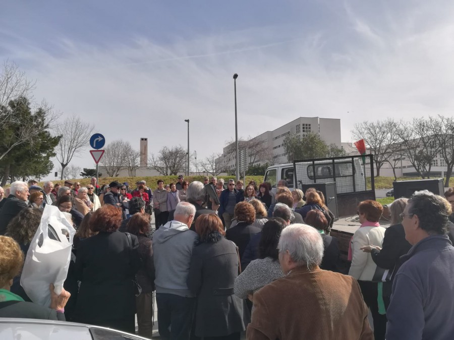 Barreiro - Tribuna Pública com centenas de pessoas Descerrada Placa alusiva à construção da Unidade de Saúde no Alto Seixalinho