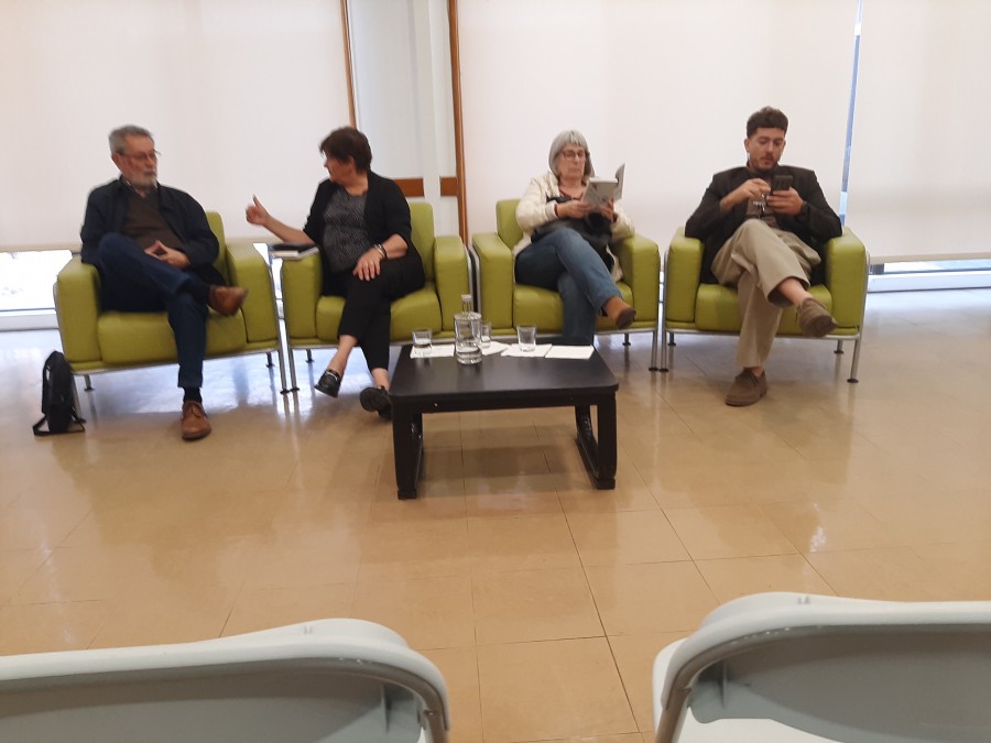 Sala repleta na Biblioteca Municipal do Barreiro Proporciona um debate vivo sobre o livro «Travessa do Cinema» de Dores Nascimento