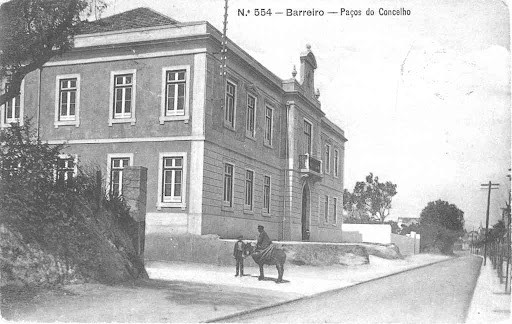No dia 4 de Outubro de 1910 um grupo de republicanos no Barreiro Hasteou a bandeira da República nos Paços do Concelho