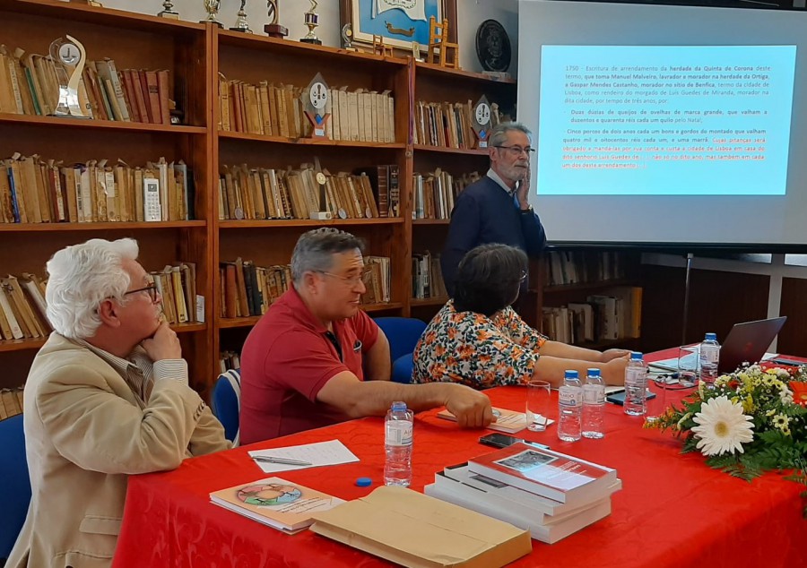 Na Abela – Vereador Albano Pereira da Câmara Municipal de Santiago do Cacém É uma honra recebermos um escritor que é do nosso concelho