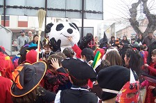Barreiro - Carnaval das Escolas de Santo André Centenas de crianças espalharam a alegria carnavalesca