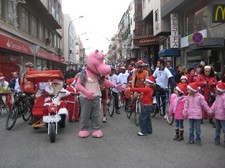 ANIMAÇÃO DE NATAL NO CENTRO DO BARREIRO «Pai Natal» chegou ao Barreiro com muita alegria