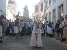 No Barreiro Procissão em Honra de de Nossa Senhora do Rosário . Uma multidão nas ruas do Barreiro