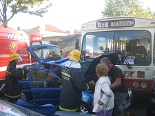 Acidente com autocarro dos Transportes Colectivos do Barreiro Condutor da viatura ligeira foi o único ferido do acidente