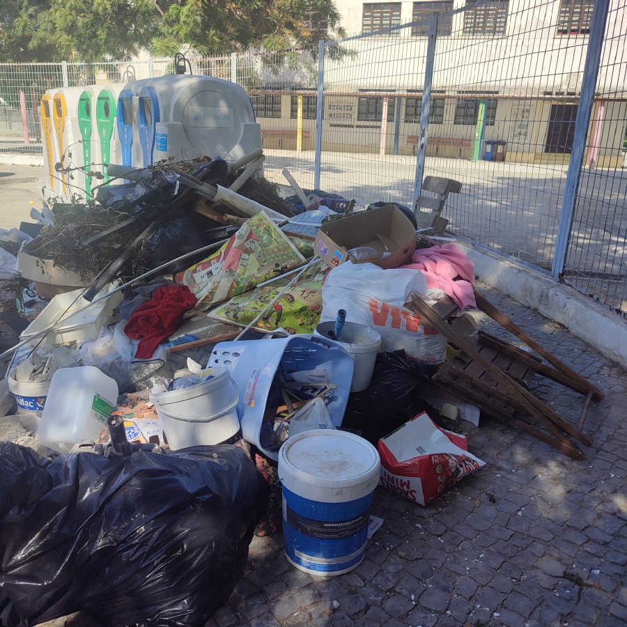 Barreiro - EB1 /Telha Nova N.º 1 Indignação perante o cenário que diariamente os alunos da escola estão expostos