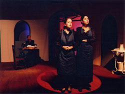 Arte Viva estreia “A Casa de Bernarda Alba” Entre o negro e o branco emergem as emoções do amor