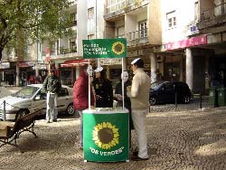 “Os Verdes” no Distrito de Setúbal Na Rua com a “Máscara da Clandestinidade”