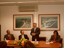 SESIMBRA Secretário de Estado das Pescas e Agricultura, Luís Medeiros Vieira 3,4 milhões de euros investidos no sector das pescas de Sesimbra
