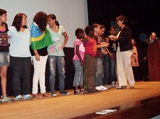 «O SEF vai à Escola» – SEIXAL Foram 65 alunos imigrantes do Seixal que receberam títulos de residência