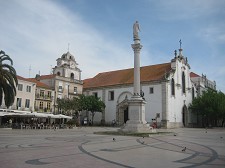 D. Manuel Martins – ex-Bispo de Setúbal Fecho de Comércio ao domingo «uma forma de humanização»