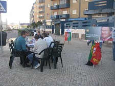 Primeira acção da Candidatura de Fernando Nobre no Barreiro Voluntários recolhem assinaturas de apoio