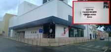 Grafites no Fórum da Baixa da Banheira na Moita denunciam recibos verdes JS está solidára mas condena os actos de vandalismo num edifício público