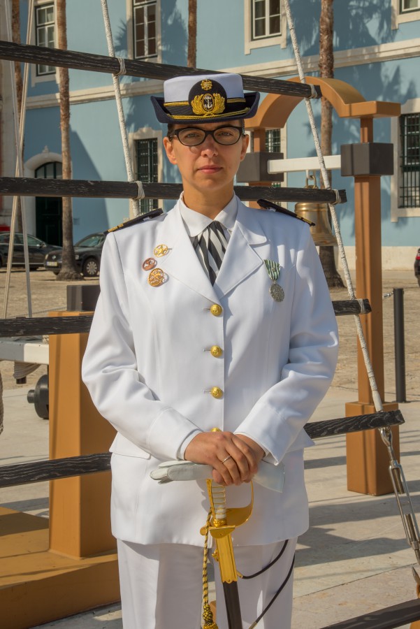 Primeira comandante de um patrulha oceânico tomou posse Comandante Vânia Carvalho torna-se assim a primeira mulher a comandar