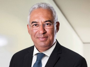 António Costa visita o Distrito de Setúbal Contactos com população e agentes económicos e sociais . Barreiro, Moita, Sesimbra, Seixal, Sines e Santiago do Cacém