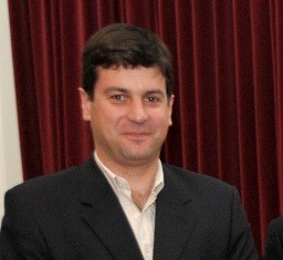 Bruno Dias, deputado do PCP esteve ontem no Porto de Abrigo de Sesimbra para reunir com entidades ligadas ao Sector das Pescas