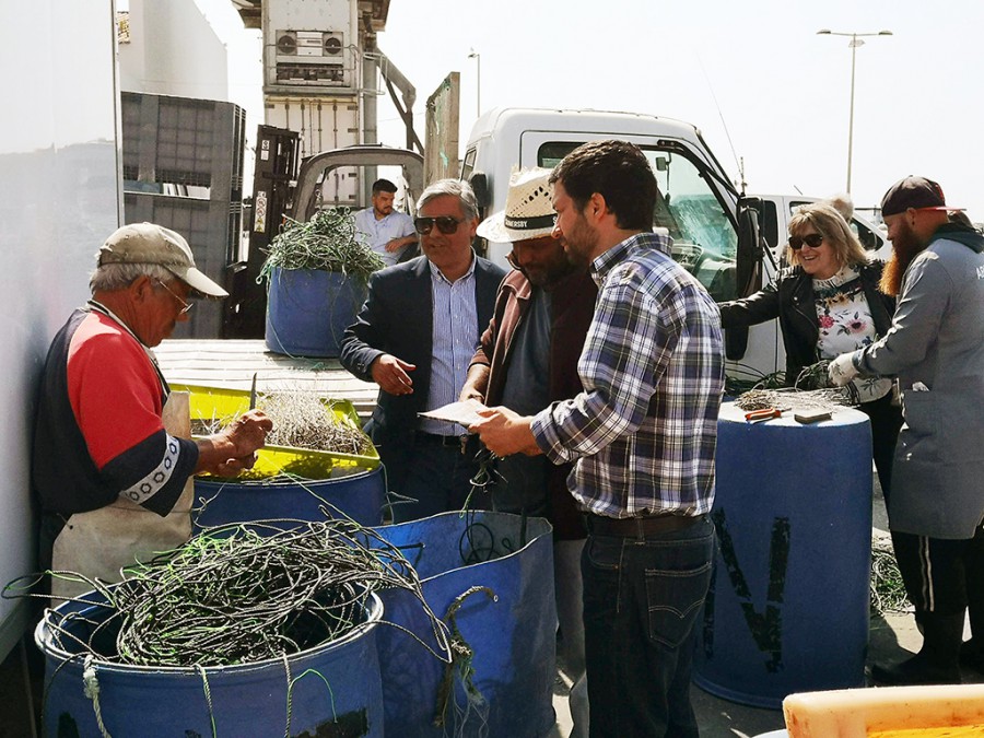 Deputado do PCP no Parlamento Europeu contactou com pescadores de Setúbal e Sesimbra Registou a grande dificuldade que a pequena pesca costeira atravessa