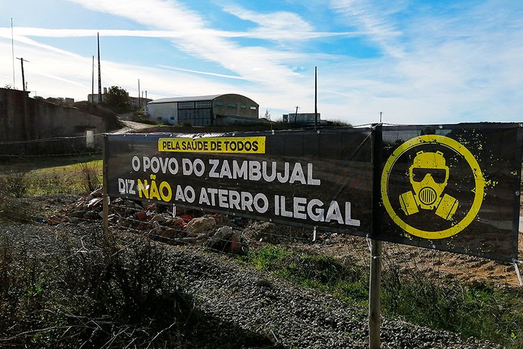 Partido Aliança do Distrito de Setúbal Queimadas a céu aberto em Sesimbra com evidente prejuízo para a população e para o ambiente.