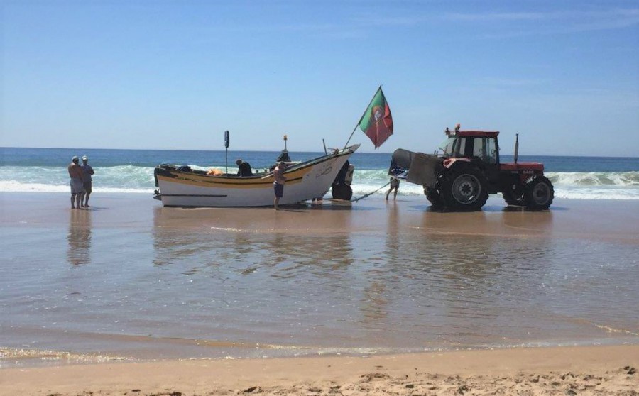 CDS-PP Almada - Defende a ideia dos pescadores da Costa da Caparica da criação de um corredor exclusivo para a passagem dos tractores