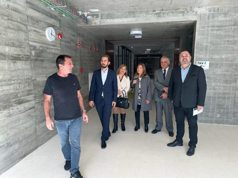 Seixal - Agrupamento de Escolas João de Barros em Corroios Deputados do Partido Socialista de Setúbal visitam "obra de Governo PS"