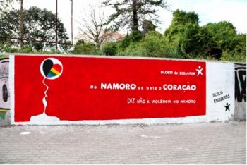 Na cidade de Setúbal uma pintura mural No âmbito da campanha ´No Namoro só bate o Coração´