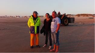 Na Costa da Caparica - Almada Joana Mortágua embarca com pescadores de Arte-Xávega