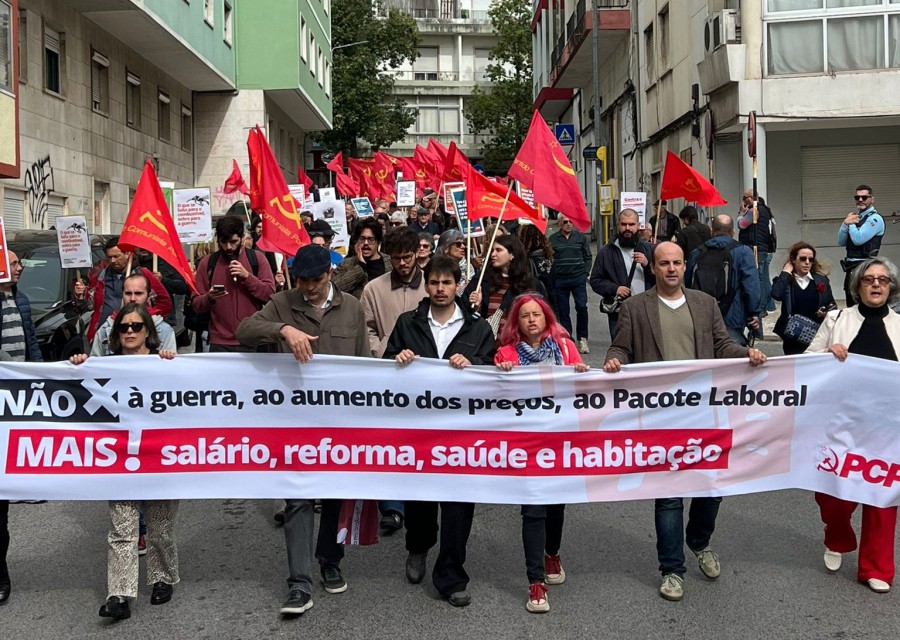 Organização Regional de Setúbal do PCP promoveu em Almada Marcha Contra o aumento do custo de vida, contra a guerra e contra o Pacote laboral