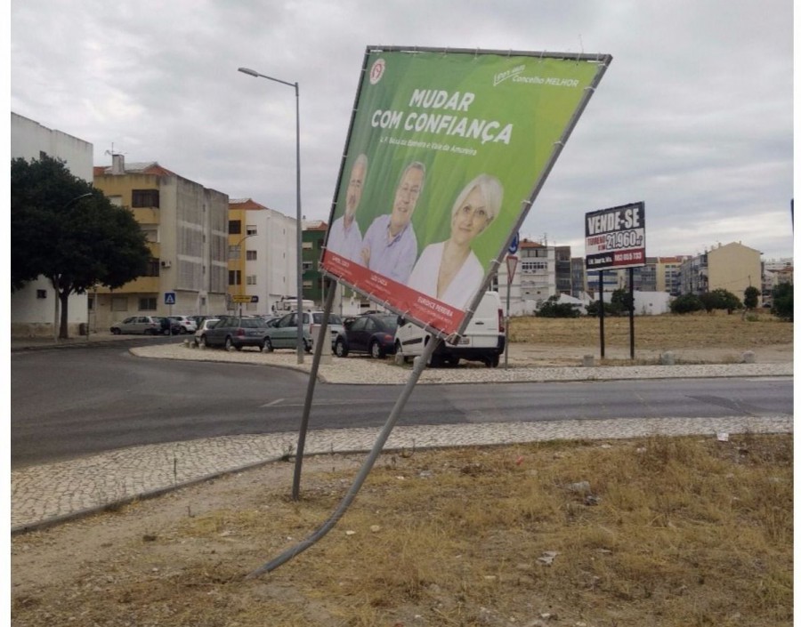 Moita - Propaganda Eleitoral do Partido Socialista vandalizada Candidaturas da Moita e U. F. Baixa da Banheira e Vale da Amoreira foram as visadas