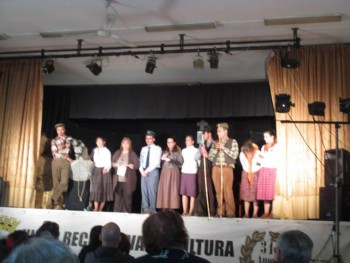 Barreiro - «Oh Retorta» pelo TESFAL Uma peça divertida com a «garra» da juventude que ama o teatro