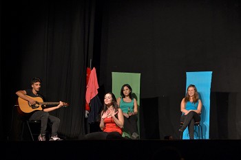 Centro Cultural do Poceirão - Palmela O Teatro Artimanha leva ao palco «Adolescentes»