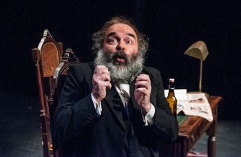 Comemorações dos 40 anos do 25 de Abril - Moita Teatro: “Marx na Baixa” sobe ao palco do Fórum Cultural
