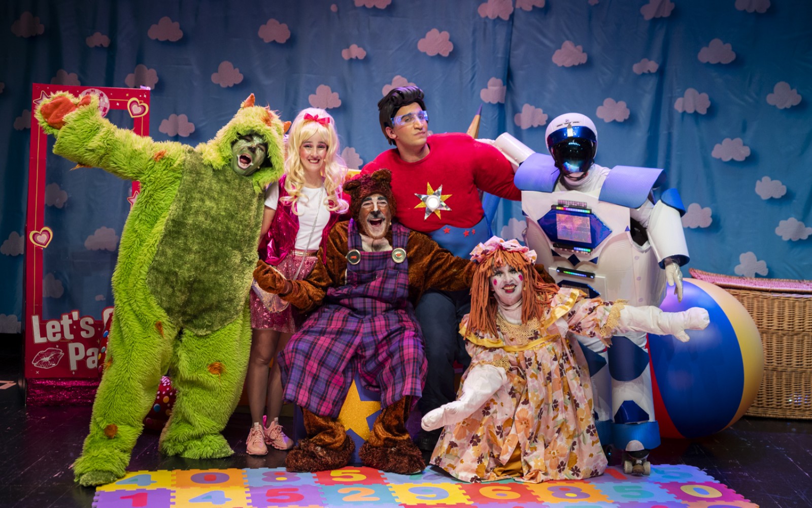 Moita - GATEM no Fórum Cultural José Manuel Teatro musicado «SOS Paz - Brinquedos em Ação!»