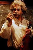 Baixa da Banheira - Moita Fórum Cultural apresenta “Einstein” pelo Teatro Extremo