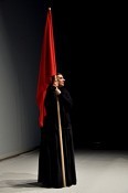 Companhia de Teatro de Almada Estreia «A mãe» de Bertolt Brecht . Joaquim Benite dirige um elenco de 18 actores encabeçado por Teresa Gafeira