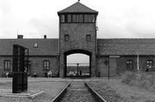 “Auschwitz, Altar do Mundo” - PALMELA Exposição fotográfica de José Julião no Foyer do Auditório Municipal