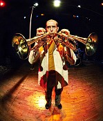 «Merci Bien» em Palmela Circo contemporâneo e música ao vivo no Largo de S. João