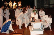 Projéctor Grupo de Teatro do Barreiro Apresenta «O Hospício» de Peter Weiss no Auditório Municipal Augusto Cabrita