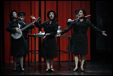 Em tempo de crise ISEG financia ida de alunos ao teatro a Almada Assistir gratuitamente à peça «Santa Joana dos matadouros»