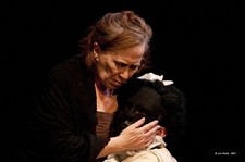 «D. Maria A Louca» no concelho da Moita Atriz Maria do Céu Guerra no palco do Fórum Cultural