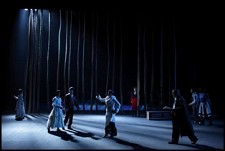 Casa cheia em Almada na estreia de Dança de roda Uma frenética dança de casais