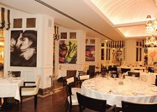 PORTO - Exposição «O Beijo» Ana Mesquita no Hotel Intercontinental