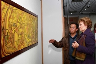 Maria Cavaco Silva visitou no Casino Estoril exposição de Artistas de Países Lusófonos