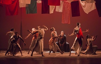 Companhia de Dança de Almada no Barreiro «Muito Chão» de Benvindo Fonseca