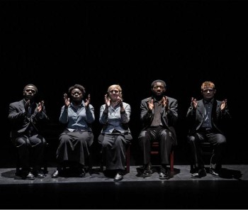 ALMADA - As Confissões Verdadeiras de um Terrorista Albino em cena no Teatro Municipal Joaquim Benite