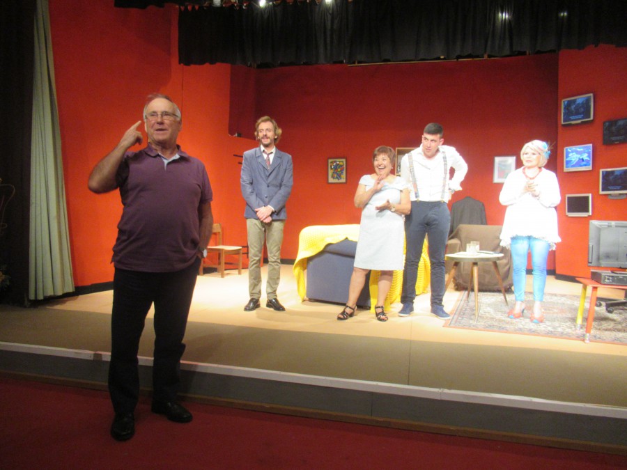 TEB – Teatro de Ensaio do Barreiro É caso para dizer para rir…«Conte Comigo»
